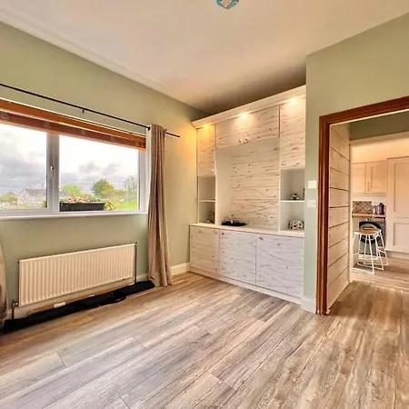 Lägenhet - One Bedroom Self Contained Moate